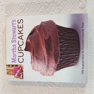 Martha Stewart's Cupcakes Cookbook 2009